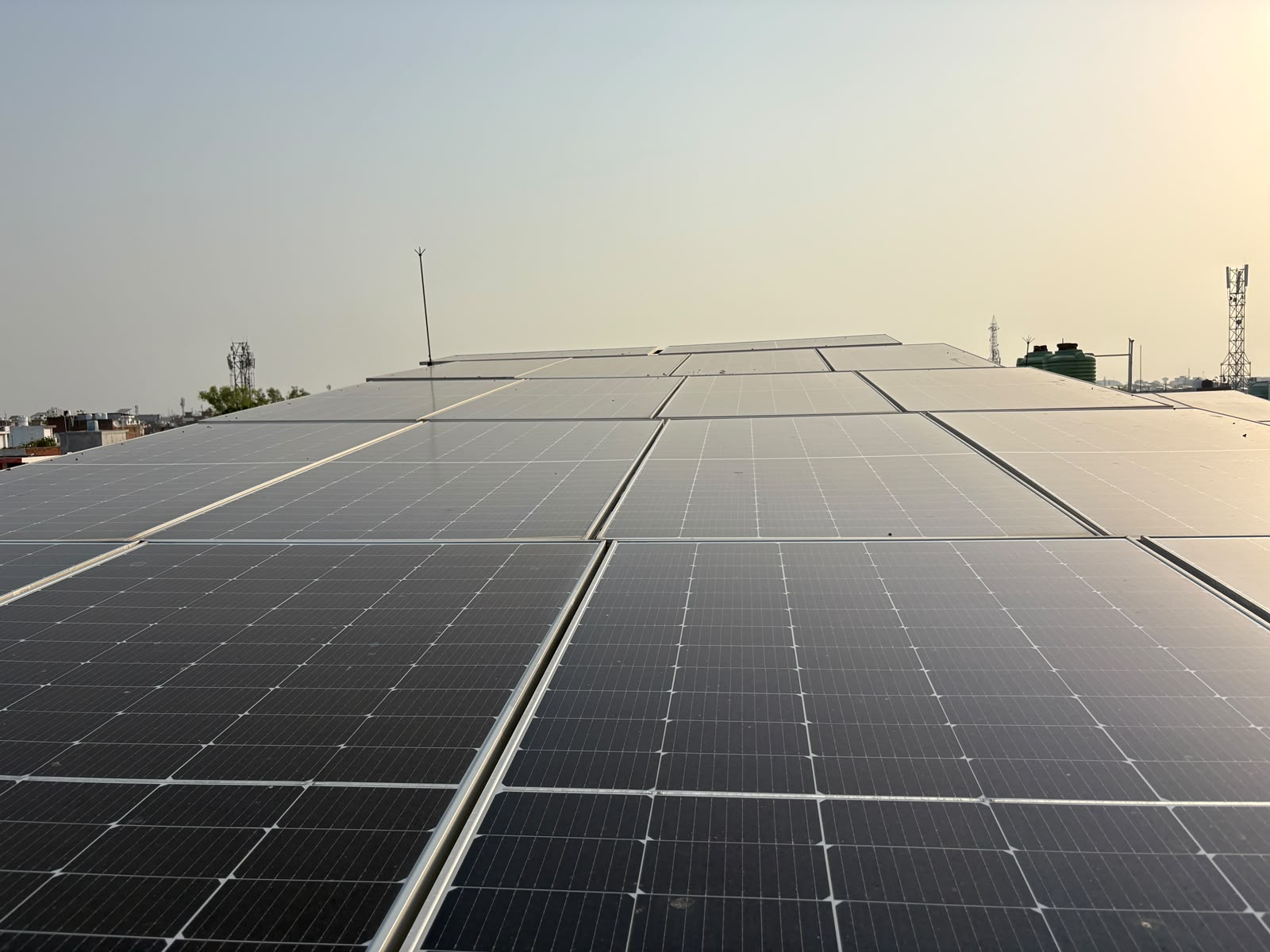 10KW commercial rooftop solar panels after cleaning in Lucknow